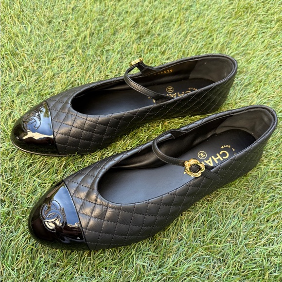 CHANEL CC LOGO BLACK LEATHER MARYJANE BALLET FLAT SHOES GOLD BUCKLE QUILTED 39.5 - Picture 13 of 15